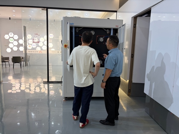 跨越千里的信任与速度:青岛客户果断签单,华芯苏州分公司展厅样机火速交付